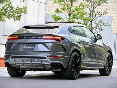 LAMBORGHINI URUS - 9