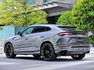 LAMBORGHINI URUS - 7
