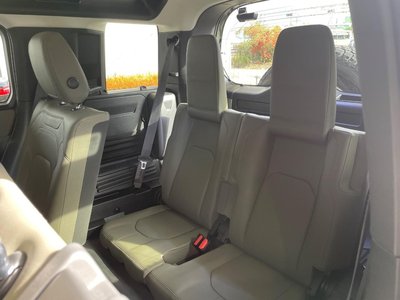 LAND ROVER DEFENDER - 7