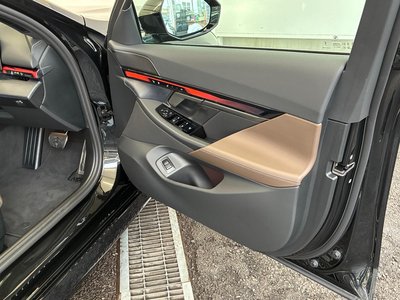 صورة مصغرة 19 لـ 2025 BMW 5 SERIES