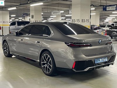BMW I7 - 7