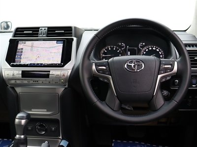 TOYOTA LAND CRUISER PRADO - 8
