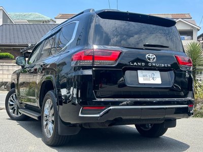 TOYOTA LAND CRUISER 300 - 8