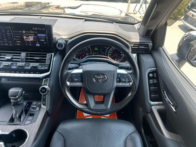 TOYOTA LAND CRUISER 300 - 6