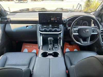 2023 Toyota LAND CRUISER 300 — миниатюра 18