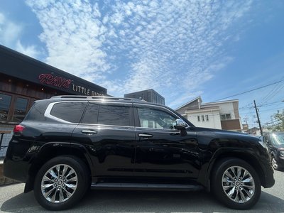 TOYOTA LAND CRUISER 300 - 10