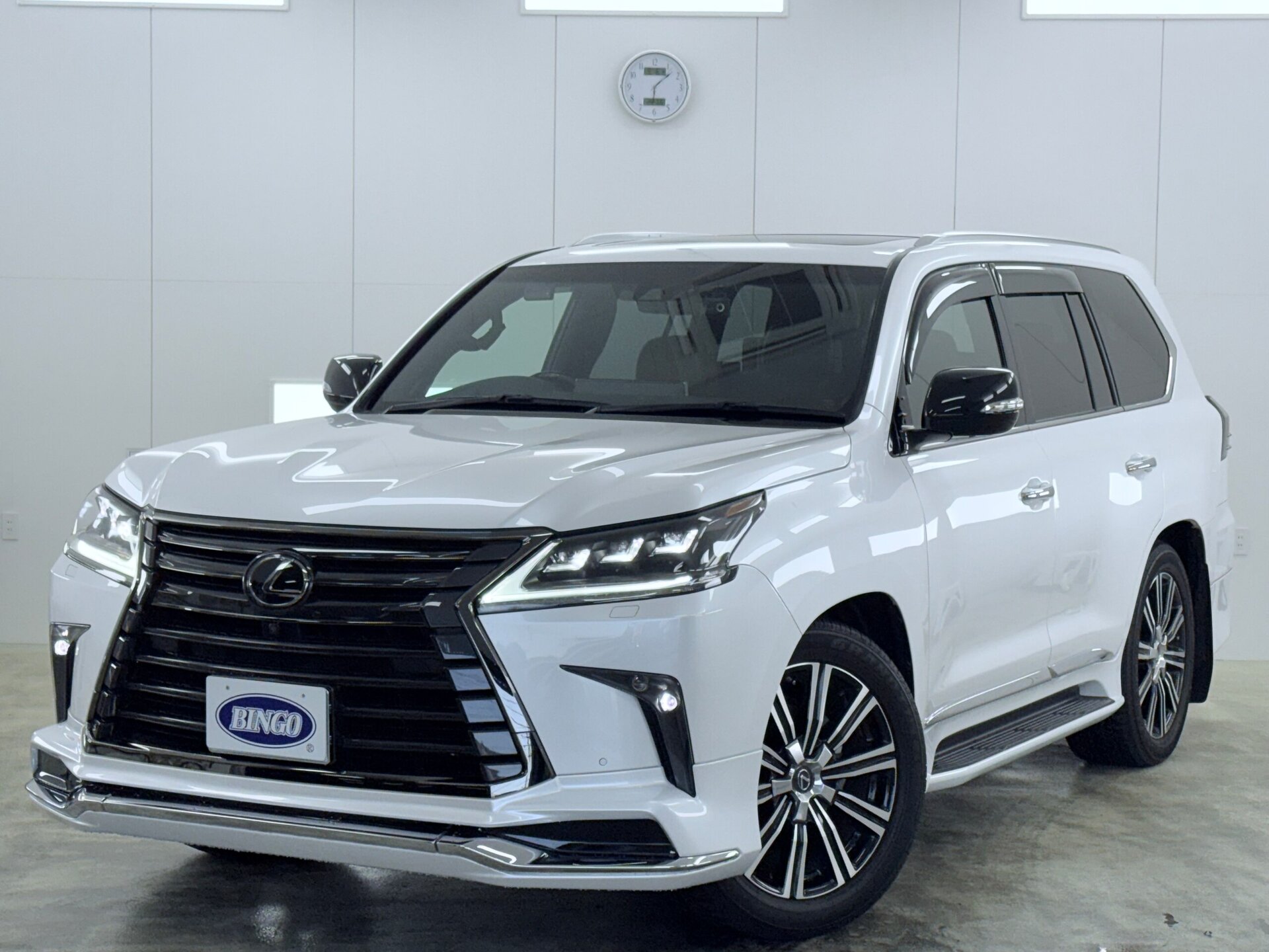 LEXUS LX - View 1