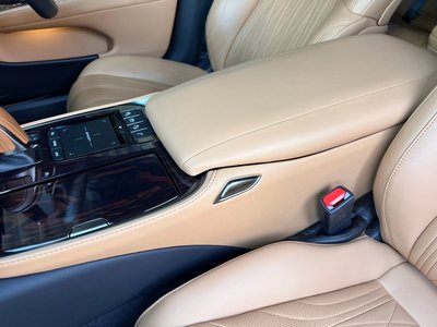 صورة مصغرة 43 لـ 2022 Lexus LS