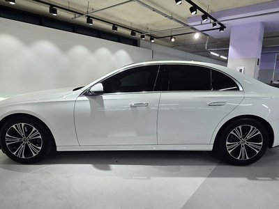 MERCEDES-BENZ E-CLASS - 8