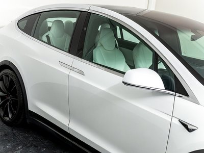 2018 Tesla MODEL X — миниатюра 18
