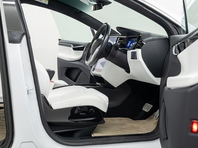 2018 Tesla MODEL X — миниатюра 36