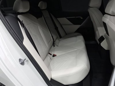 2025 BMW 5 SERIES 缩略图 12