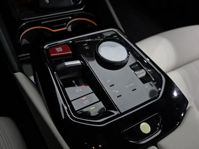 2025 BMW 5 SERIES photo 9
