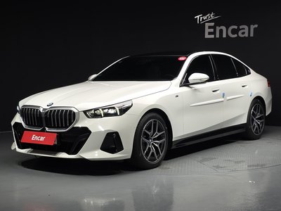 2025 BMW 5 SERIES photo 1