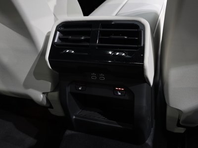 2025 BMW 5 SERIES 缩略图 19