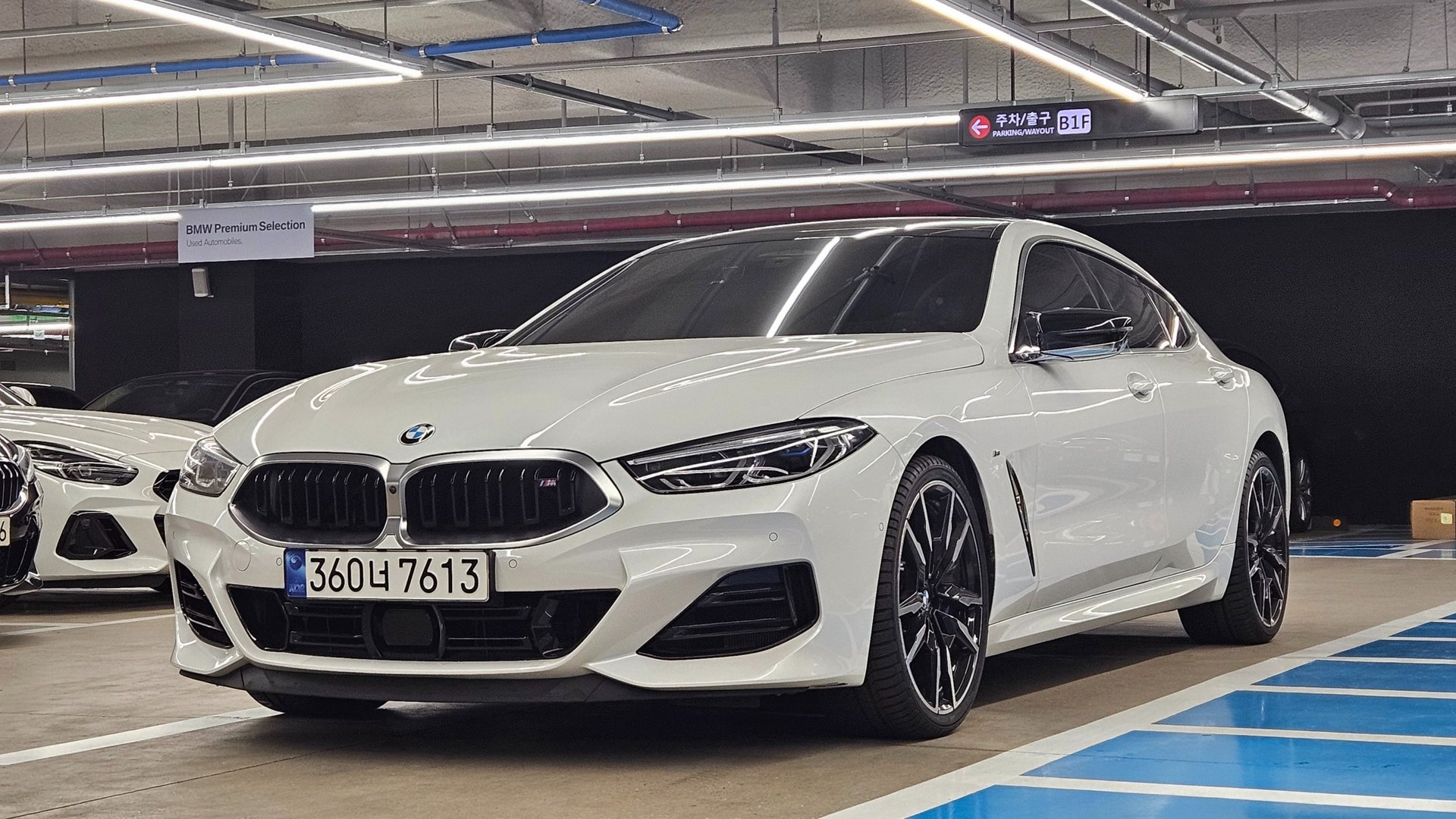 BMW 8 SERIES - View 1