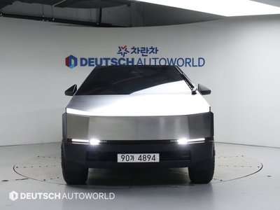 TESLA CYBERTRUCK - 2