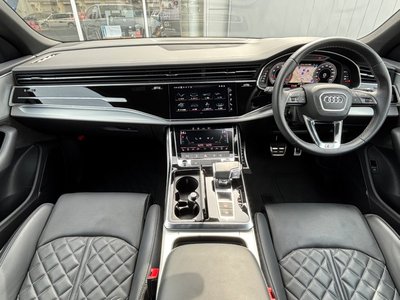 AUDI Q8 - 3