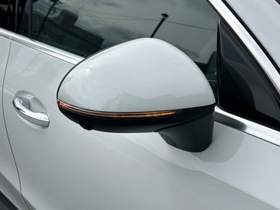 2025 Mercedes-BENZ GLC photo 9
