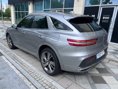 2026 Genesis GV70 photo 2