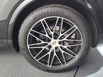 صورة 8 لـ 2025 Porsche CAYENNE