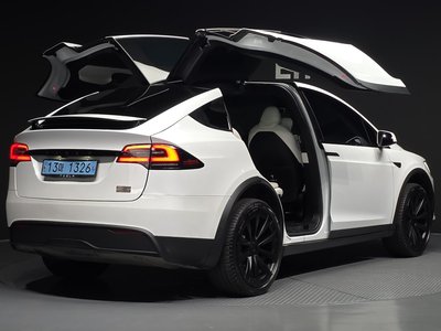2023 Tesla MODEL X photo 4