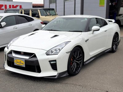 NISSAN GT-R - 1