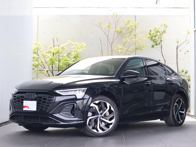 AUDI Q8 - 1
