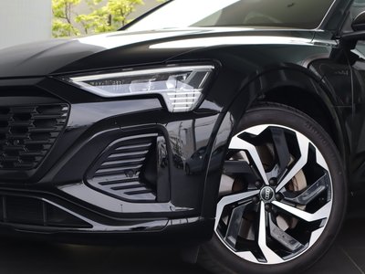 AUDI Q8 - 5