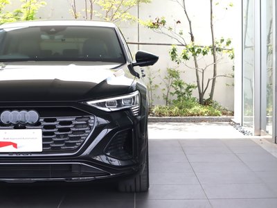 AUDI Q8 - 10