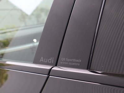 AUDI Q8 - 8