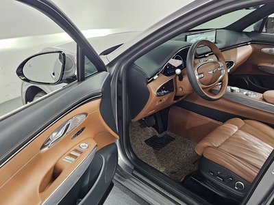 2021 Genesis GV70 — миниатюра 13
