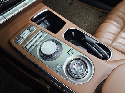 2021 Genesis GV70 — миниатюра 12