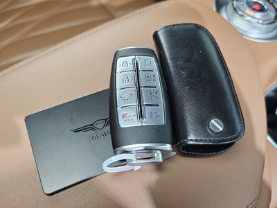 2021 Genesis GV70 — миниатюра 23