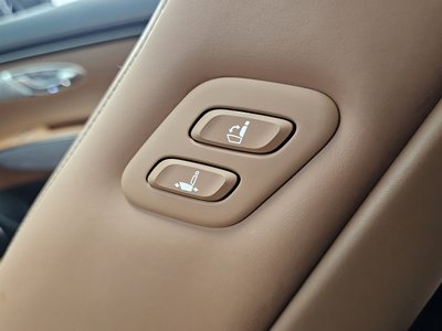 2021 Genesis GV70 — миниатюра 26
