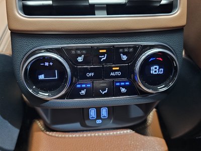 2021 Genesis GV70 — миниатюра 32