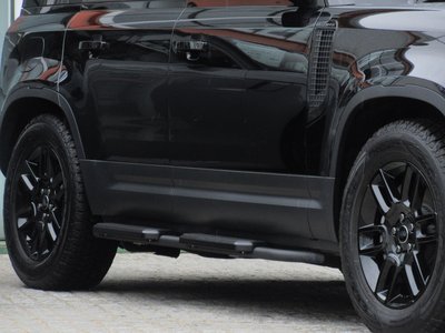 LAND ROVER DEFENDER - 10
