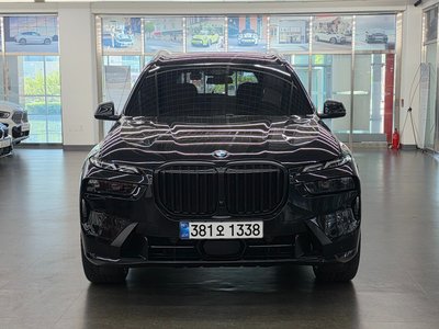 2024 BMW X7 photo 2