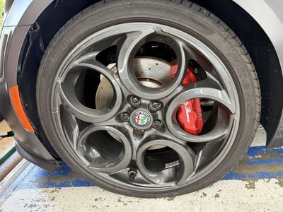 2019 ALFA Romeo 4C 缩略图 33
