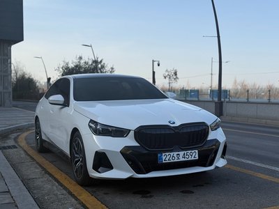 BMW 5 SERIES - 1