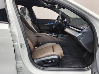 صورة مصغرة 16 لـ 2025 BMW 5 SERIES