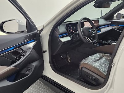 صورة مصغرة 13 لـ 2025 BMW 5 SERIES