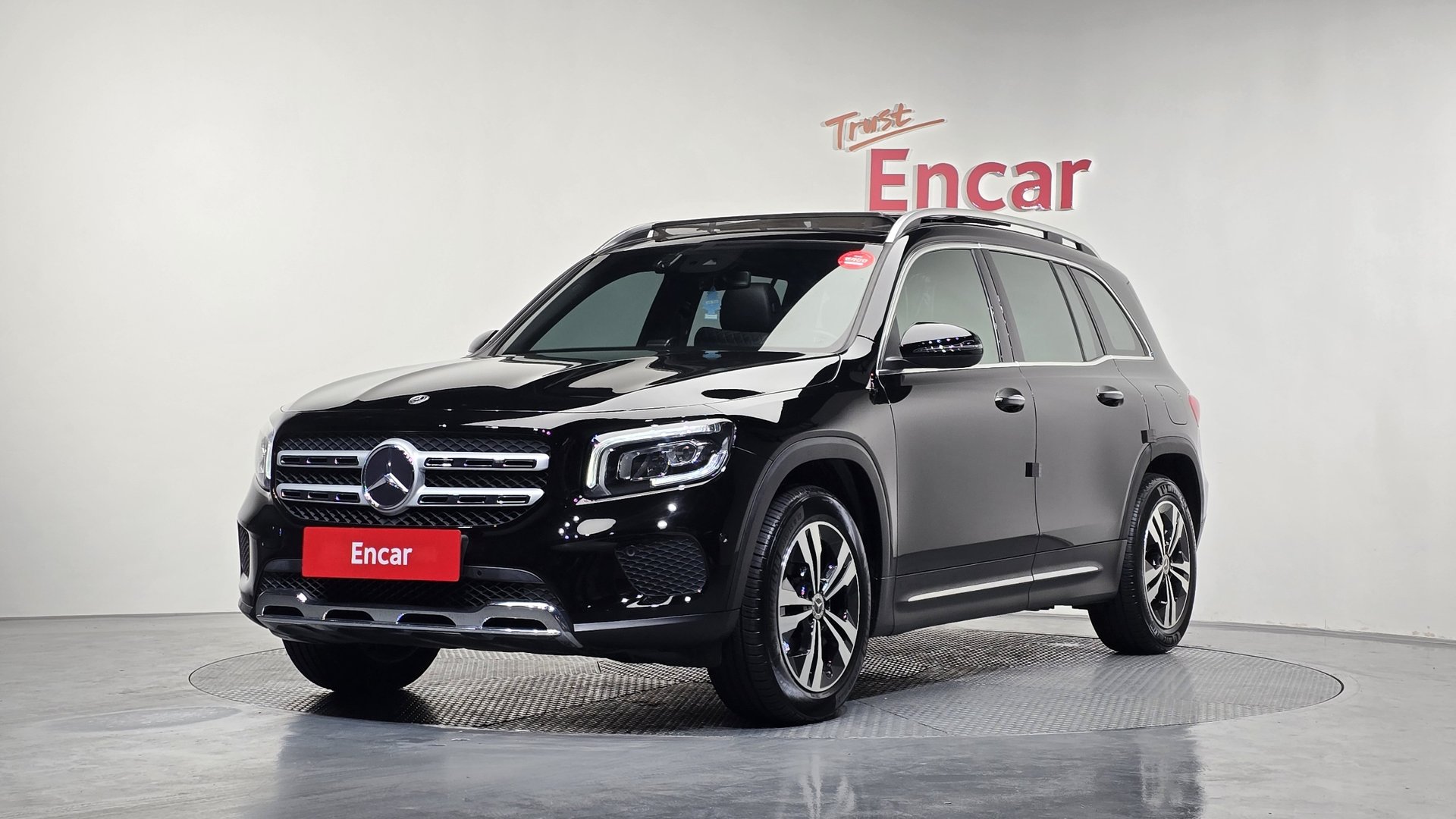 MERCEDES-BENZ GLB - View 1