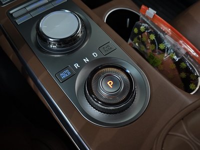 صورة 9 لـ 2023 Genesis GV70