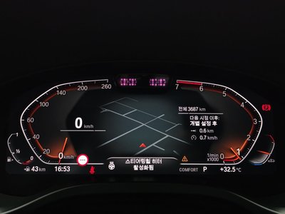 2025 BMW X4 thumbnail 11