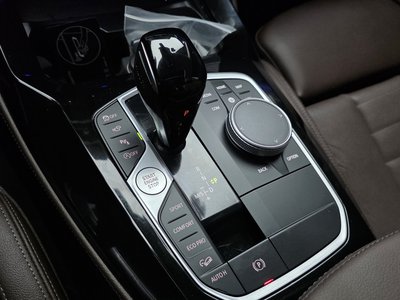 2025 BMW X4 thumbnail 12