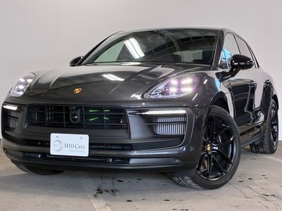 PORSCHE MACAN - 1