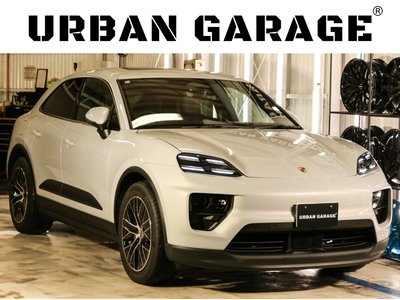 PORSCHE MACAN - 1