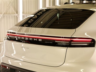 PORSCHE MACAN - 10