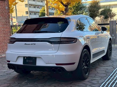 PORSCHE MACAN - 4